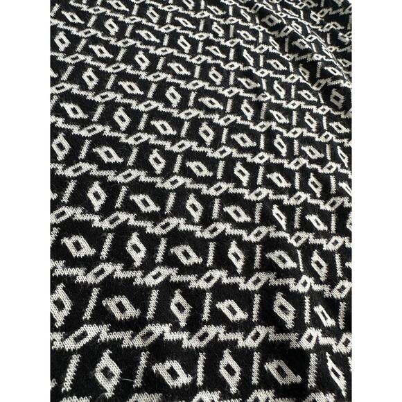 Vintage Black & White Knit Long Sleeve Sweater with Collar – Retro Pattern - Picture 2 of 5